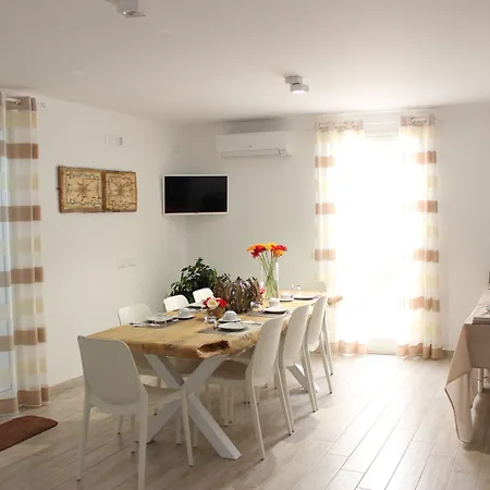 فندق مبيت وإفطار Fra Lu Mari